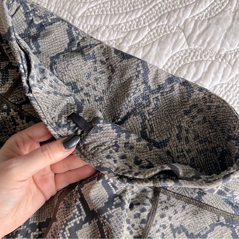 Varley - Kensington Legging - Dune Python - image 7